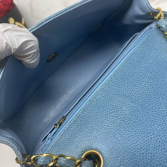 CHANEL Diana Small caviar leather CC Turnlock Quilted 22cm Baby Blue Chain bag - Picture 11 of 13